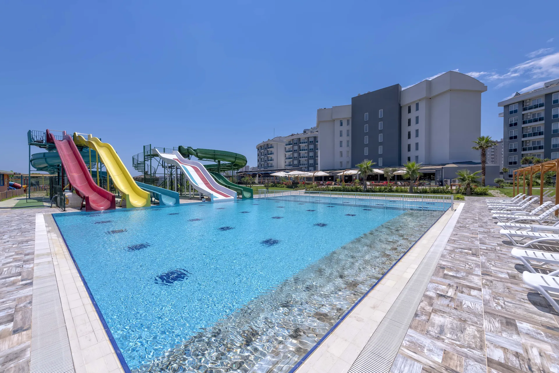 Solena Lara Hotel'in havuzları ve aquaparkının kuş bakışı görünümü